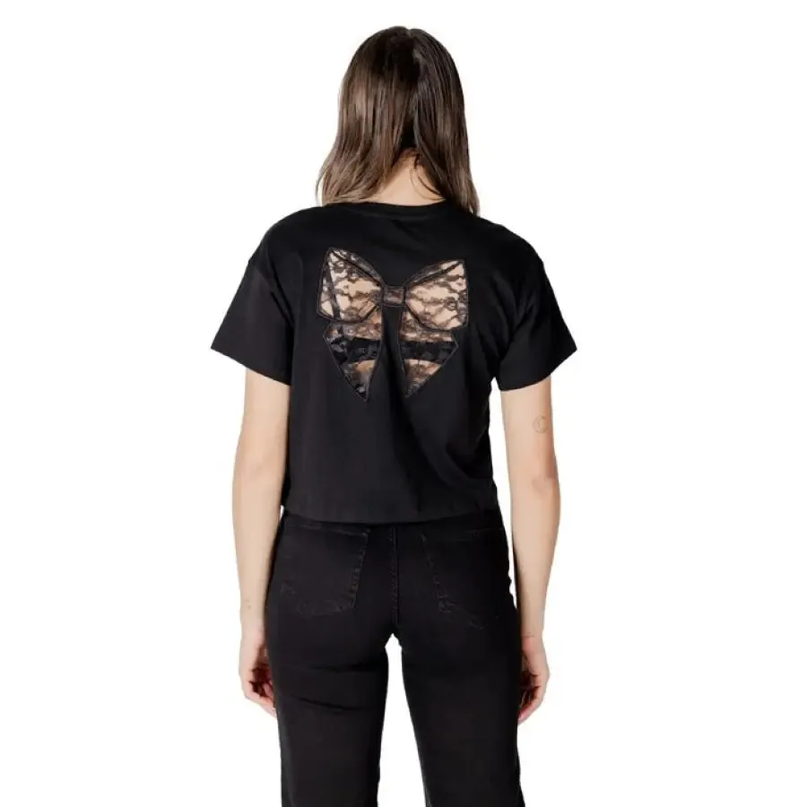 Black Cropped T Shirt and Jeans