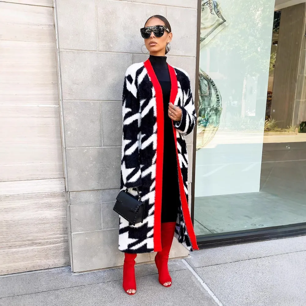 Bold Houndstooth Longline Coat with Contrast Trim for Chic Winter Styling