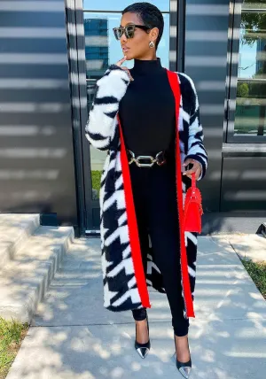 Bold Houndstooth Longline Coat with Contrast Trim for Chic Winter Styling