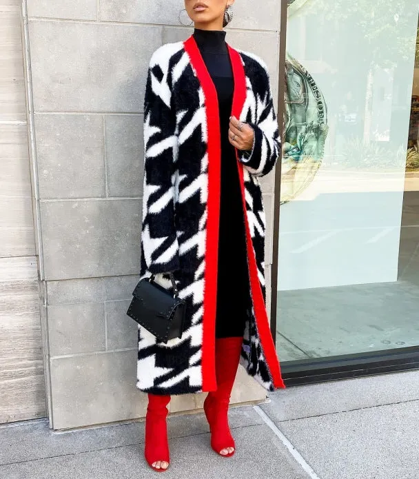 Bold Houndstooth Longline Coat with Contrast Trim for Chic Winter Styling