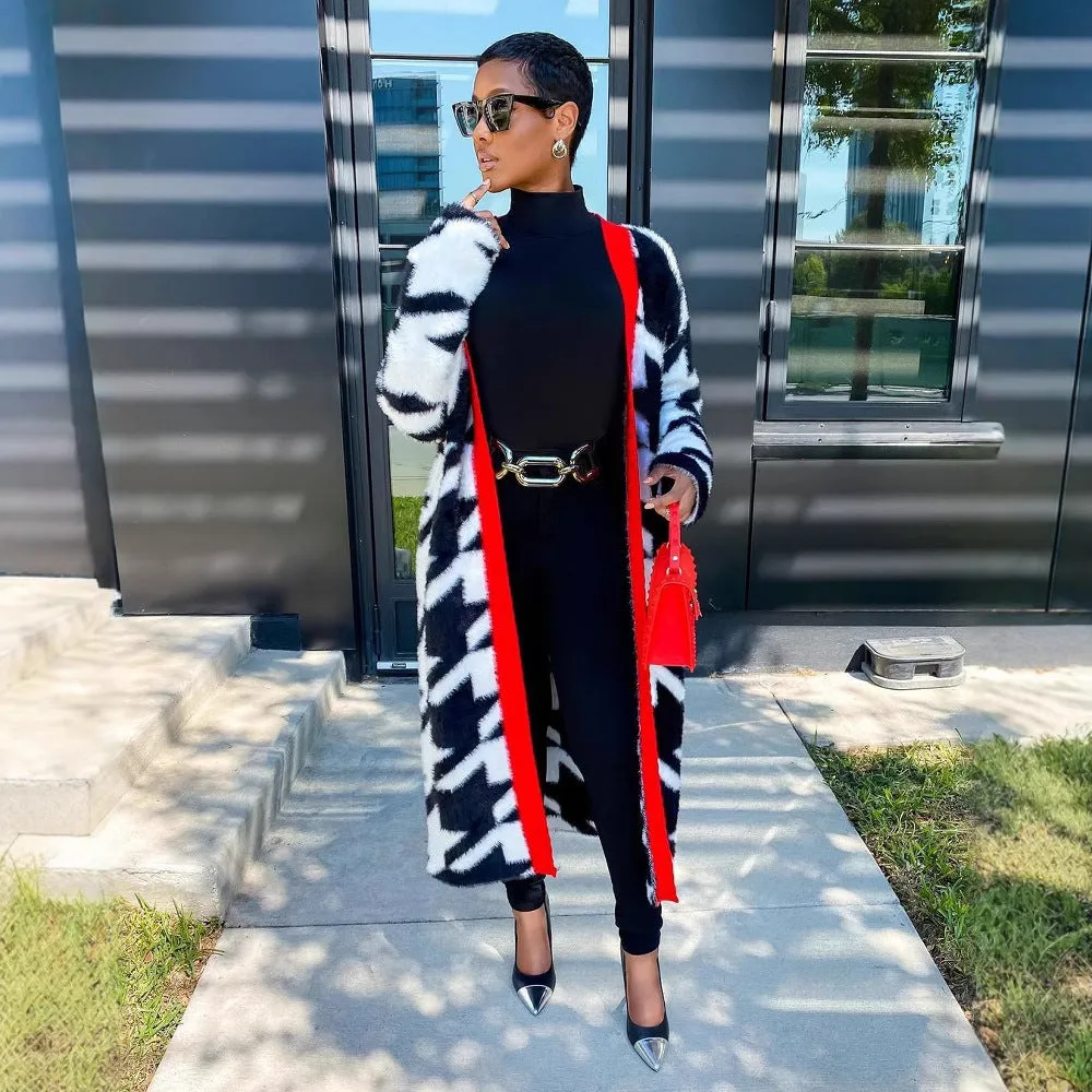 Bold Houndstooth Longline Coat with Contrast Trim for Chic Winter Styling