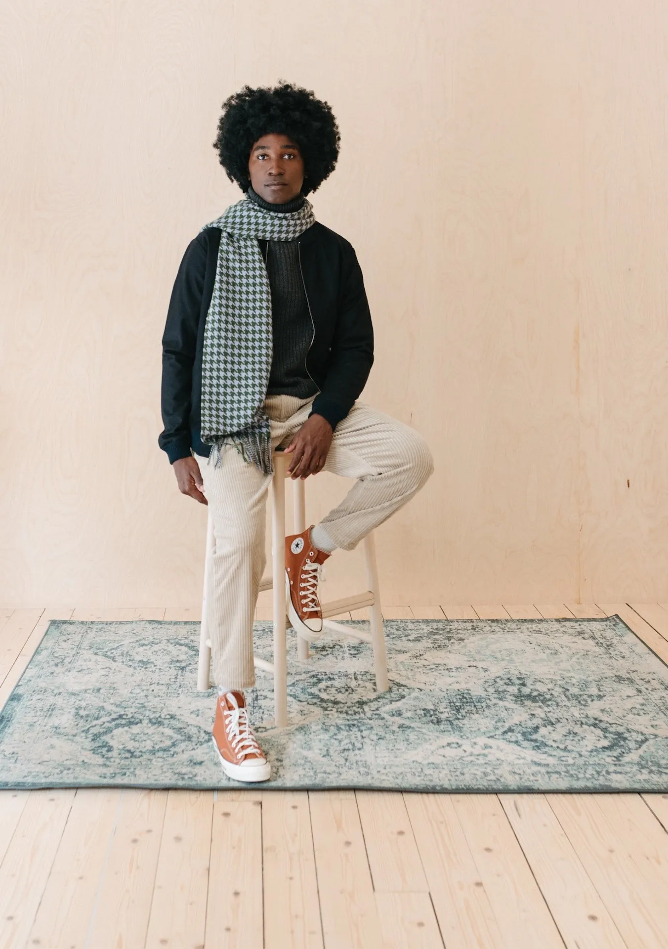 Men's Lambswool Scarf in Olive Houndstooth