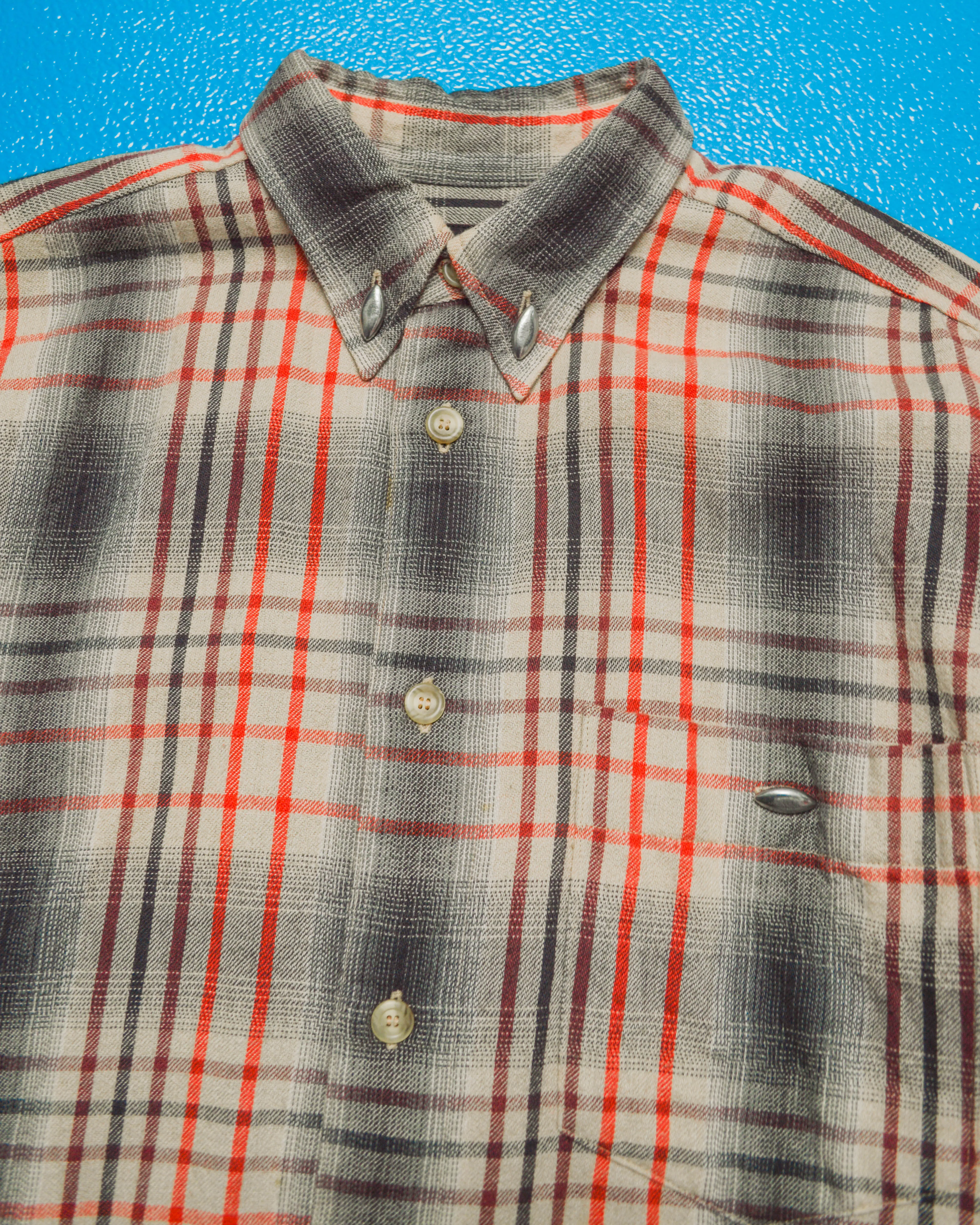 Shadow Plaid Grey / Red Contrast Metal Button Shirt (~M~)