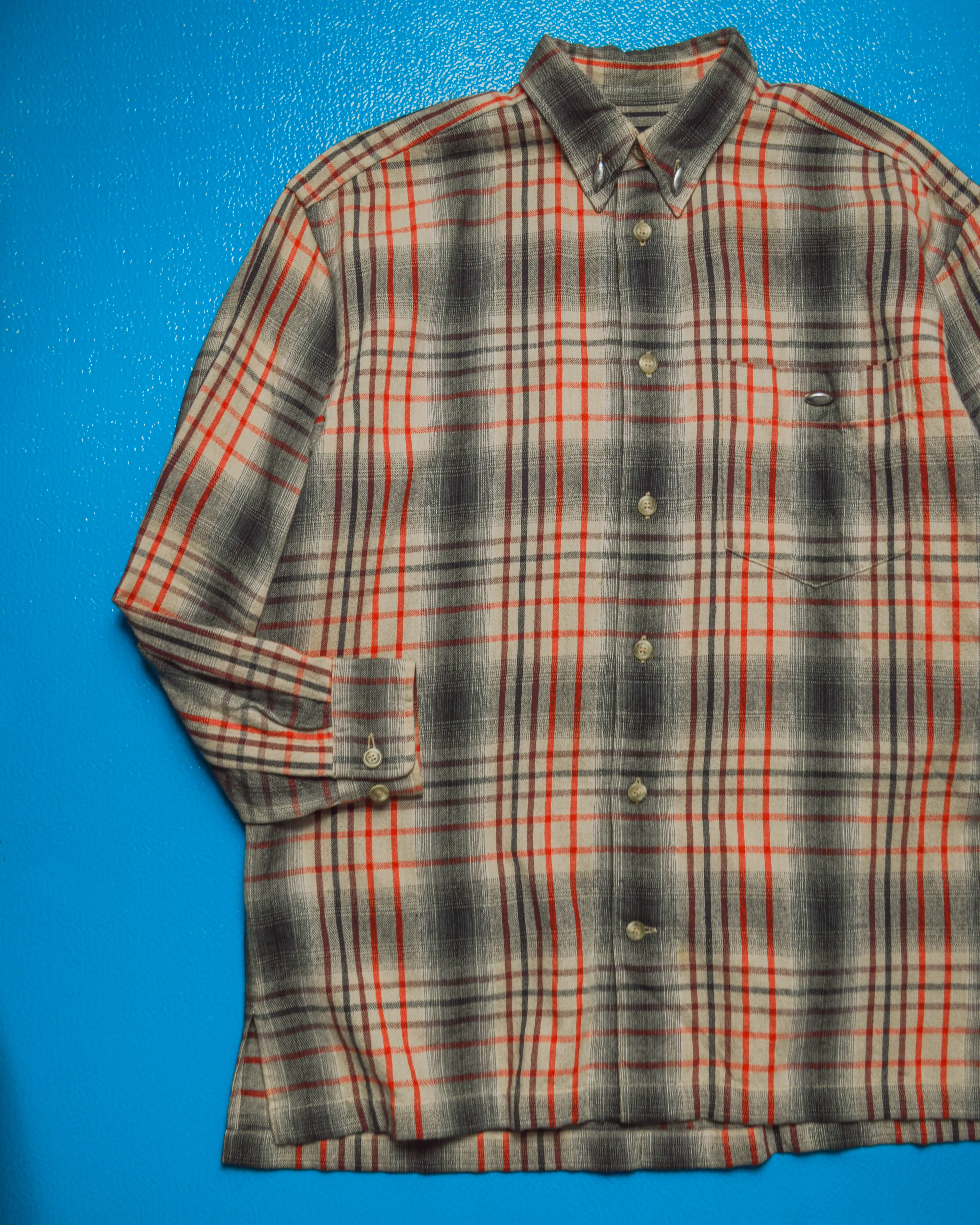 Shadow Plaid Grey / Red Contrast Metal Button Shirt (~M~)