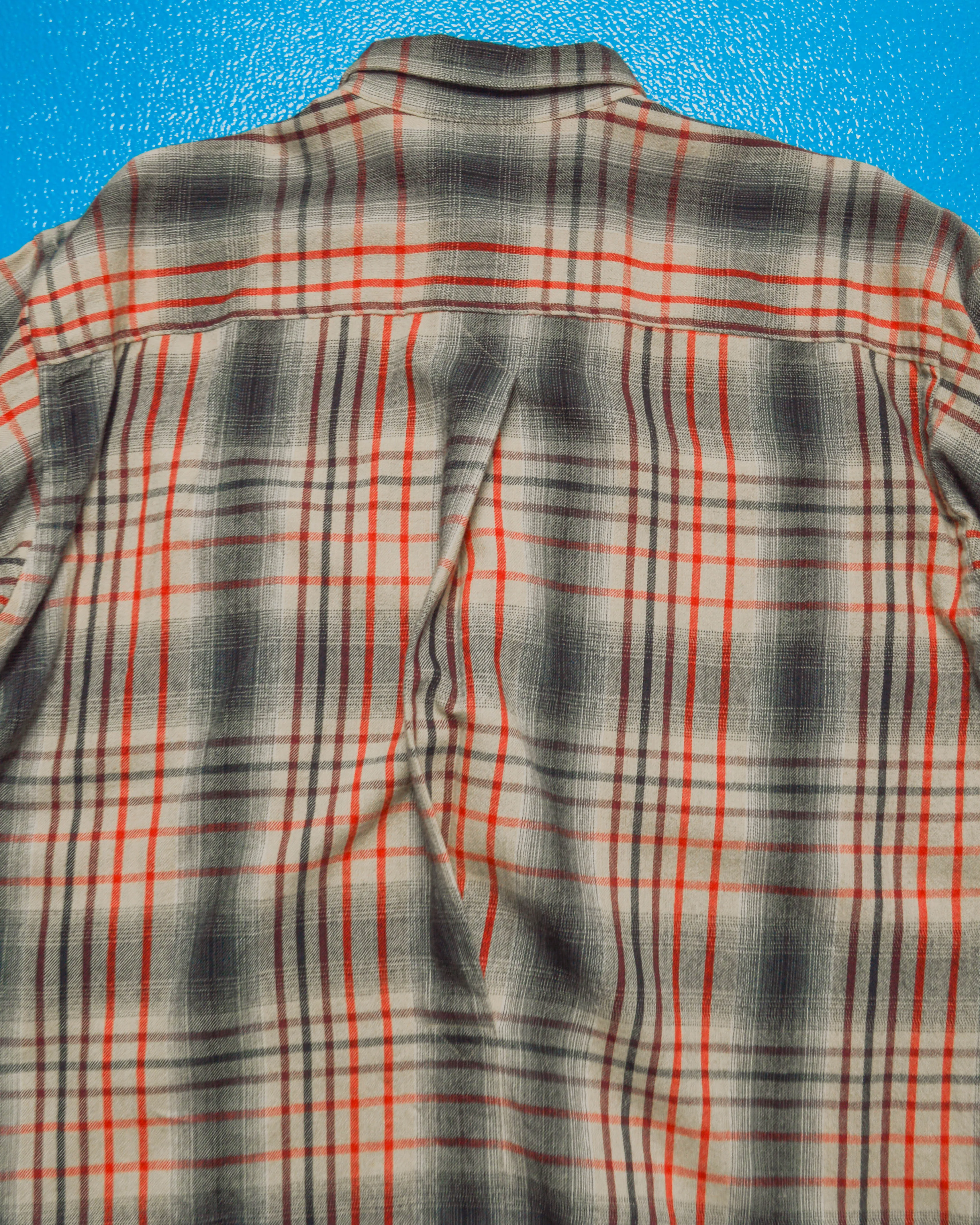 Shadow Plaid Grey / Red Contrast Metal Button Shirt (~M~)