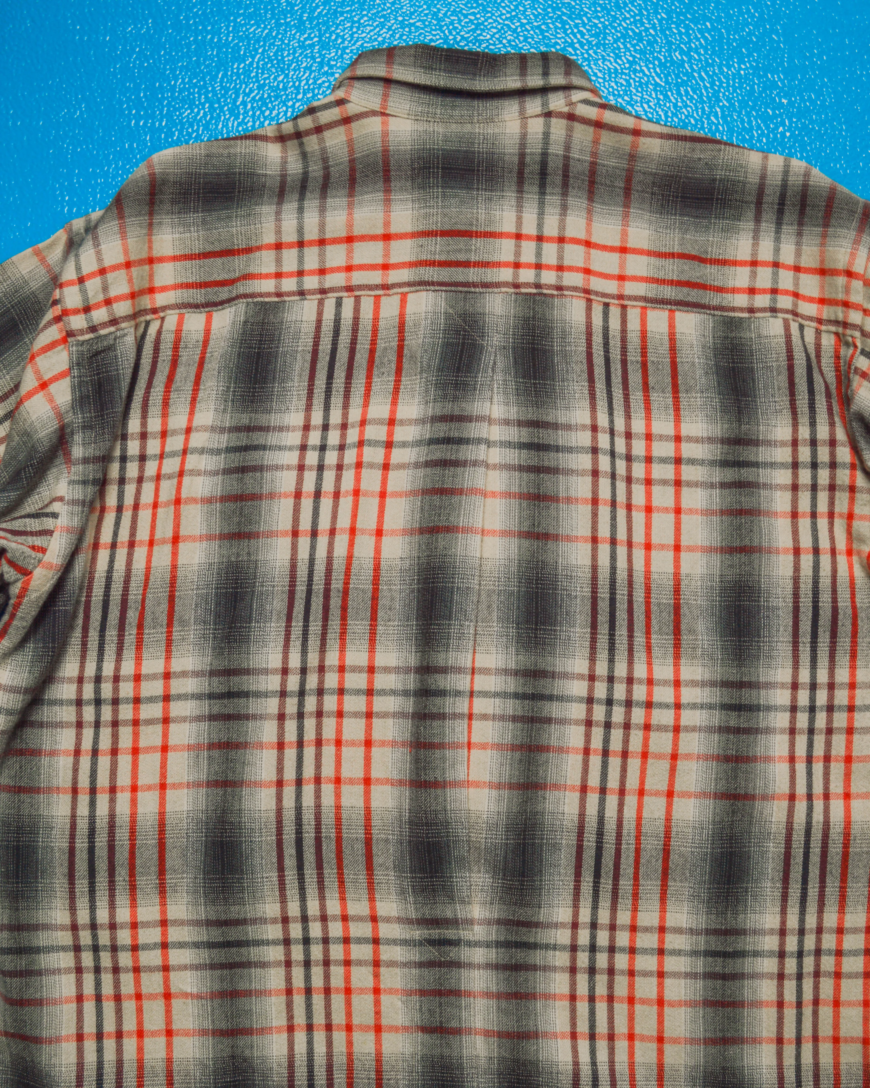 Shadow Plaid Grey / Red Contrast Metal Button Shirt (~M~)